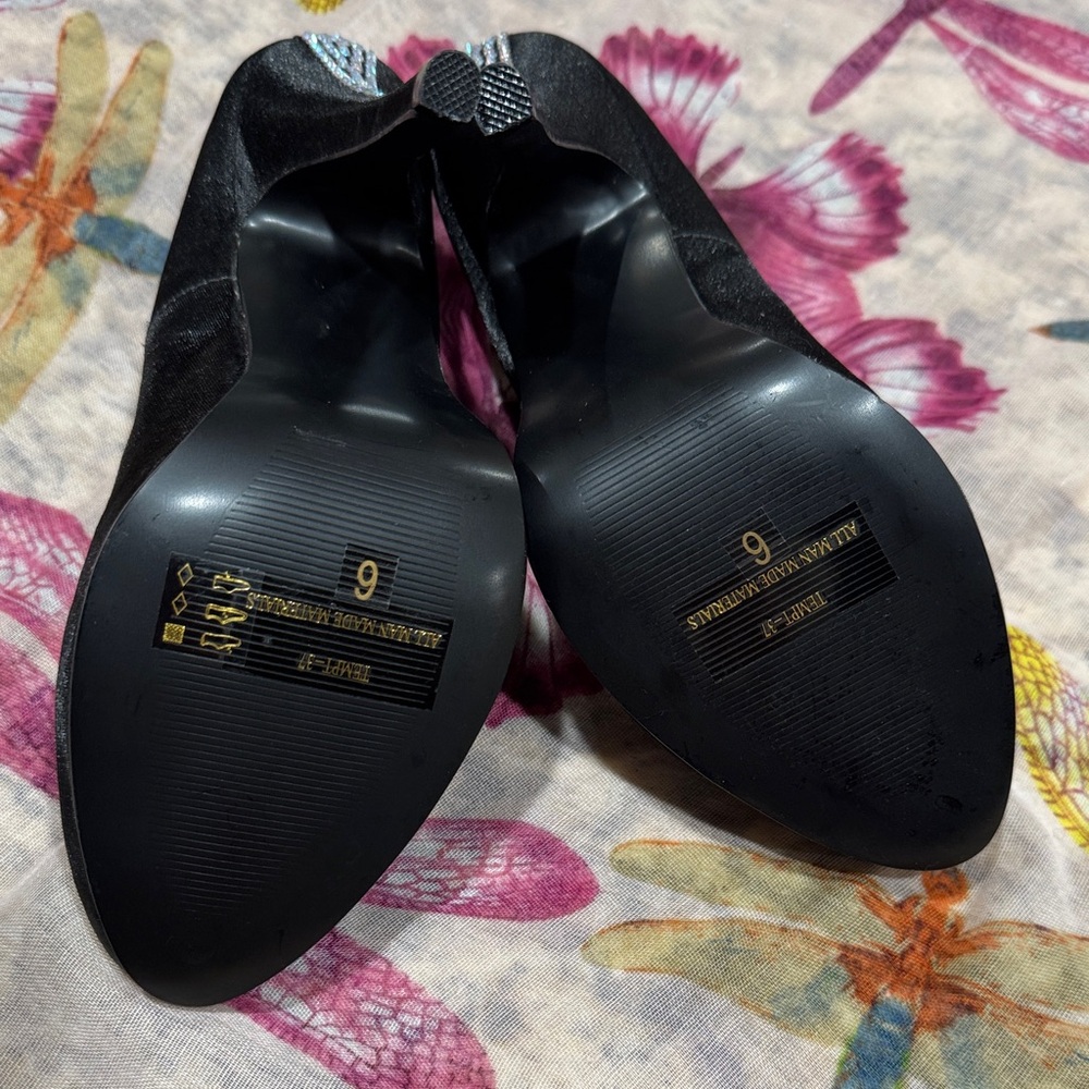Bordello Rhinestone Trim Black Pumps Heels Size 6 Glam Stiletto NWT - Picture 4 of 5